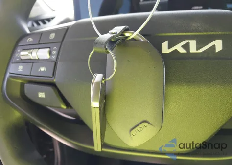 2025 Kia K4 Lxs из США, поврежденный, VIN 3KPFT4DE3SE093699